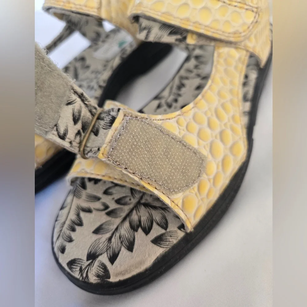 Goldstream Pebbled Leather Walking Sandals | Yellow | Comfort Fit | Size 7M - Picture 5 of 10